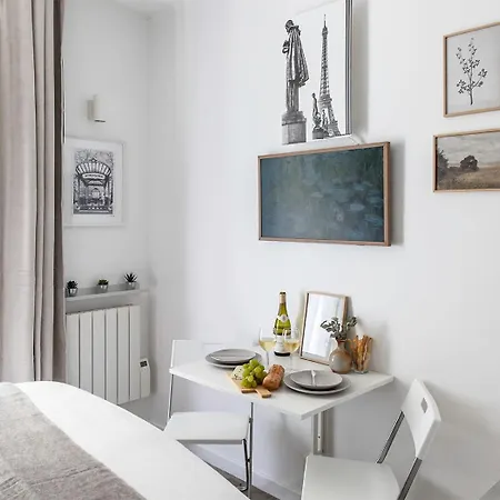 Apartment Montmartre Chagall Paris